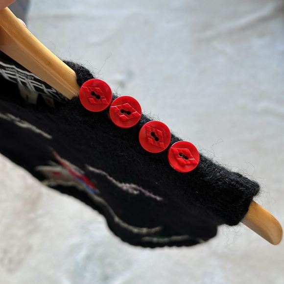 Vintage Berek hand-knit sweater vest - Picture 3 of 6